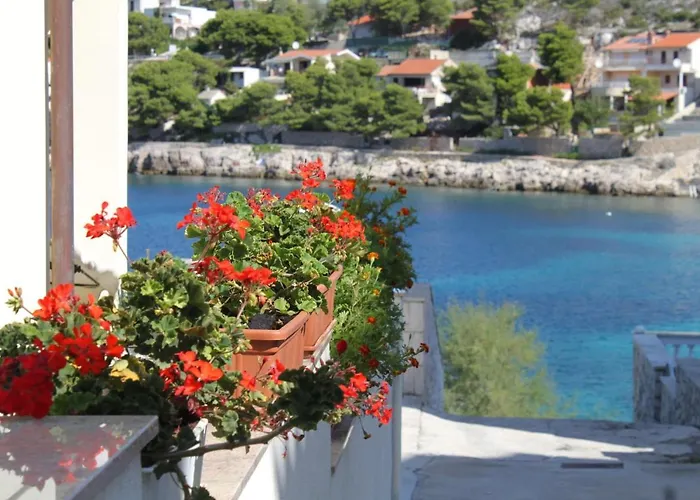 By The Sea Bilo, - 8364 *